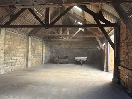 entrepôt en zone industrielle