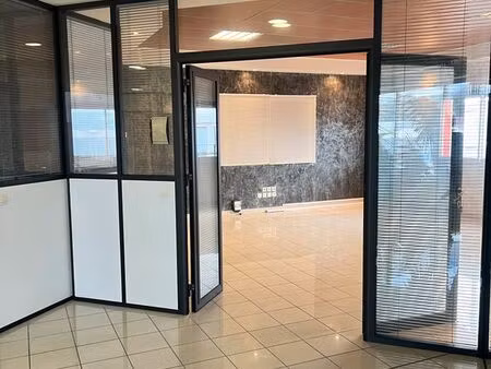 bureau 32 m² – centre d’affaires saint-jean-de-bournay avec parking