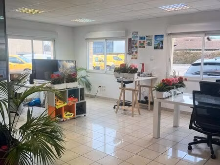 bureau 32 m² – centre d’affaires saint-jean-de-bournay avec parking