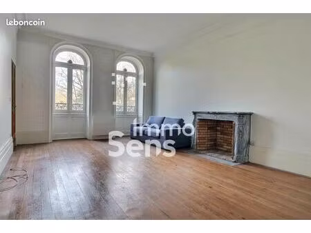 appartement 2 pièces 61 m²