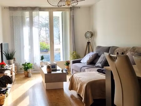 t3 avec terrasse haut de lons