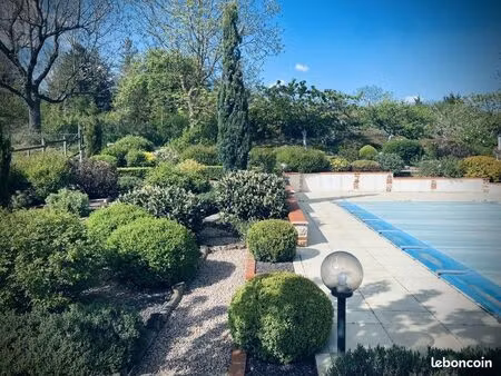 propriété 8 pièces 242 m²