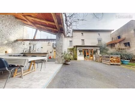 propriété 5 pièces 158 m²