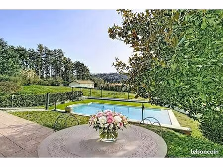 propriété 4 pièces 121 m²