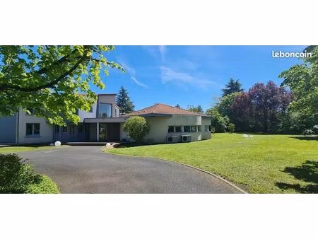 villa 6 pièces 250 m²