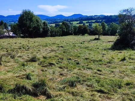 terrain constructible viabilisé à saint-bonnet-près-orcival – vue sur la chaîne des puys