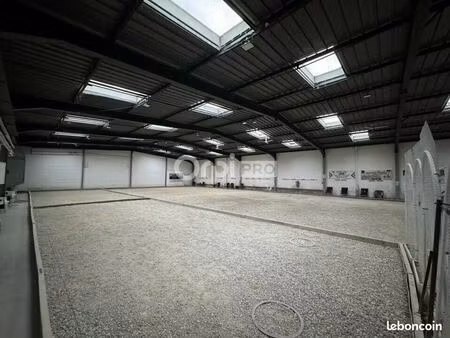 local commercial 1 500 m²