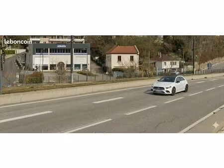 local commercial 553 m² - visibilité autoroutière - st martin le vinoux