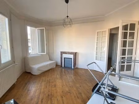 f3 lumineux 74 m2  2 chambres  centre ville