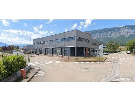 à vendre – bureaux 210 m² – vue exceptionnelle chartreuse & belledonne – 10 parkings priva