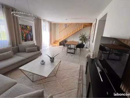 maison 3 chambres avec jardin 180 m²  terrasse  pergola neuve et garage environnement calm