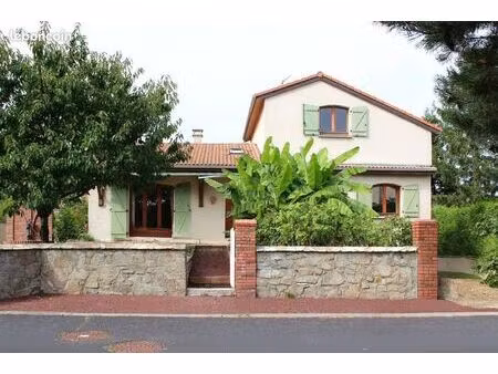 maison familiale avec sous-sol complet et jardin