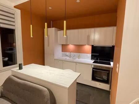 location chambre meublée - hyper centre de saint-etienne - place du peuple