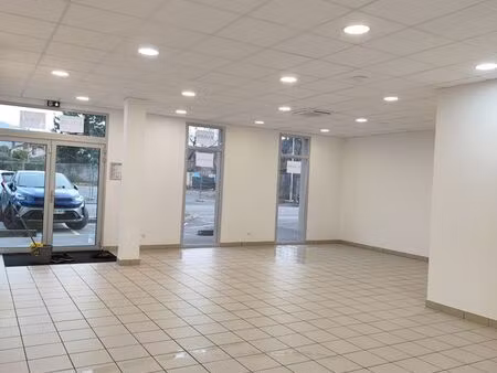 local professionnel 139m²