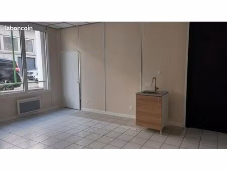 location local de bureau – hyper centre face à la mairie – 30 m²