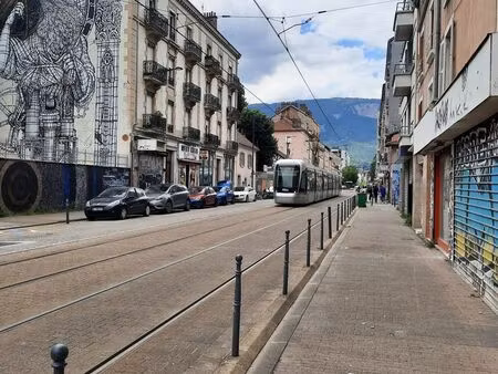 local commercial rénové 53 m² – berriat / le magasin – grenoble