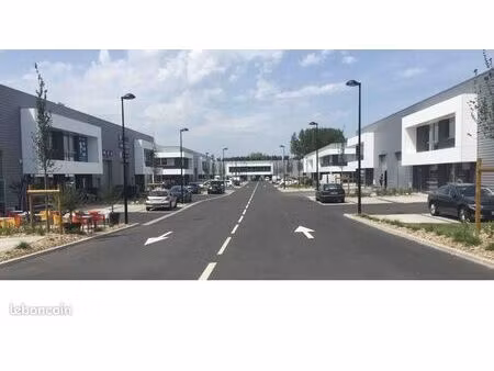 entrepôt / bureau pilaterie