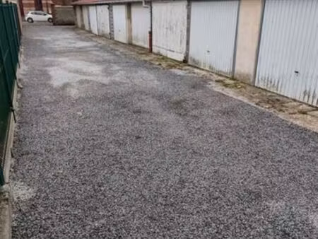 garage a loué face a la mairie de wavrechain sous denain
