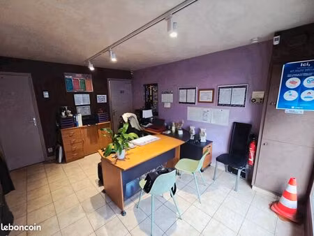 local commercial auto-école de 39m2 à louer idéalement situé au cœur d’ascq village