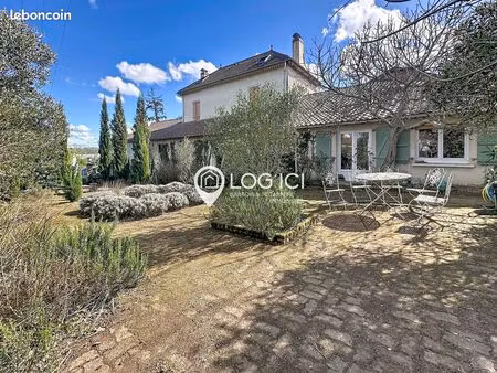 maison 7 pièces 219 m²