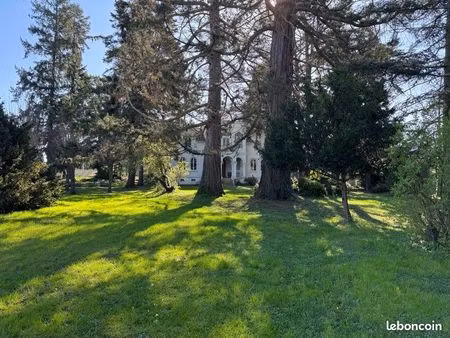 commerce  bureaux  restaurant a créer dans environnement idyllique