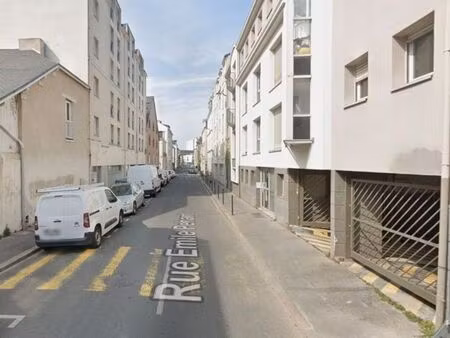 location 2 places stationnement 15m2 ou 12m2 10 rue emile péhant (cité des congrès/olivett