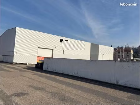 local commercial 868 m²