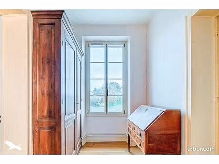 maison 8 pièces 230 m²