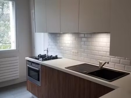 libre - nantes quartier tortière t2 meublé 59m² et garage fermé cave buanderie