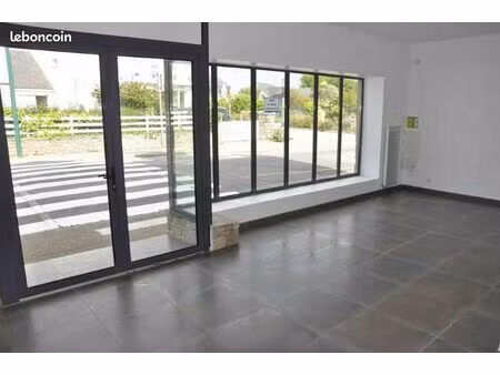 local commercial environ 35 m² centre d’arzon face au cabinet médical