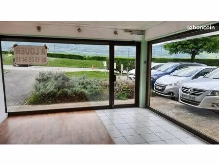 local professionnel libéral ou à usage de bureaux 34 m² en rez-de-chaussée