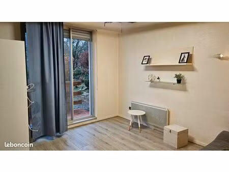 studio lumineux avec terrasse