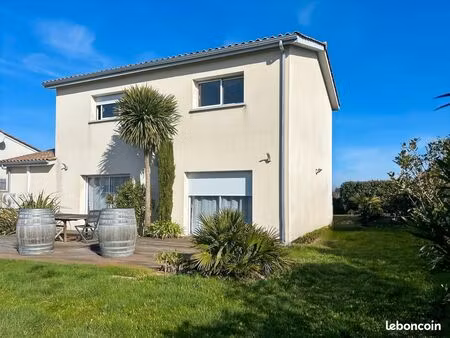 vend maison récente 120 m2  garage  places de parkings  jardin  terrasse