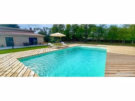 maison avec piscine  au calme