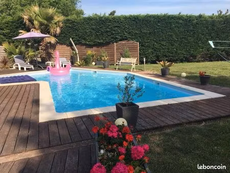 villa 6 chambres 3 salles d’eau avec jardin clôturé et piscine chauffée
