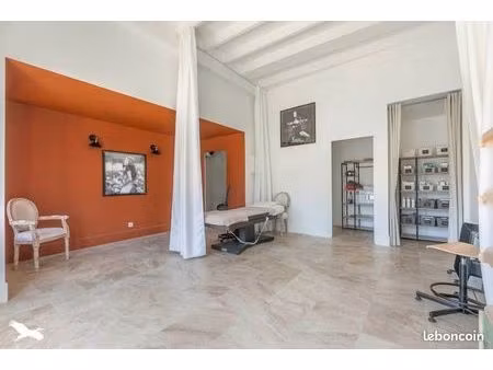 immeuble 79 m² ares