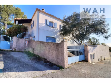 vente villa - 7 pièces de 207 m2 -terrain de 825 m2 - piscin