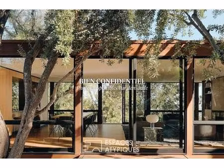 propriété d'exception: villa contemporaine  les pieds dans l'eau