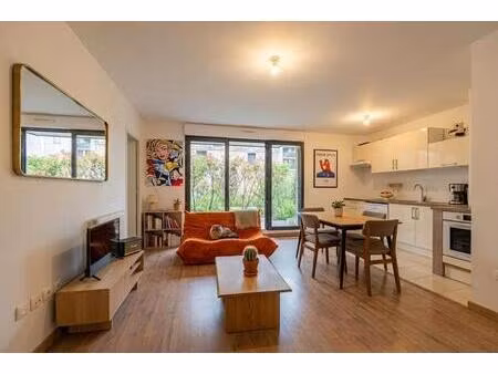 2 pièces-terrasse- bas-montreuil rer-métros