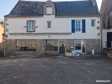 local face au port 70m2