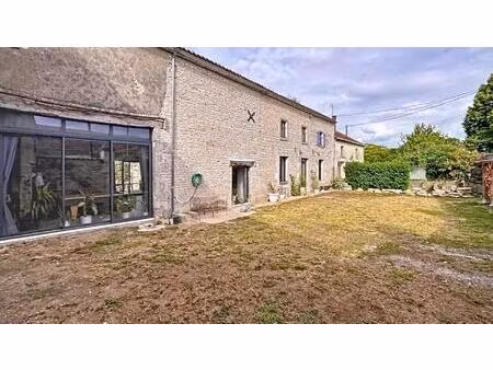 vente maison 6 pièces 181 m² puyréaux (16230)
