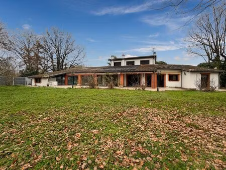 maison d'exception à roques – 150 m² – piscine intérieu