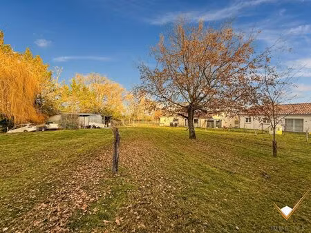 au centre du village !