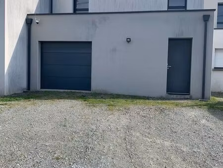 96m2 à usage professionnel  à 300 m du périphérique