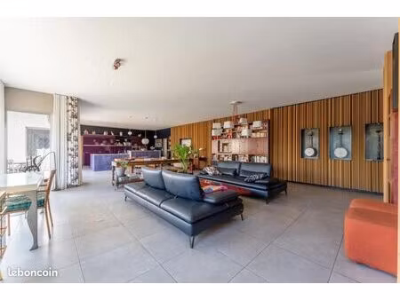 maison 8 pièces 230 m²