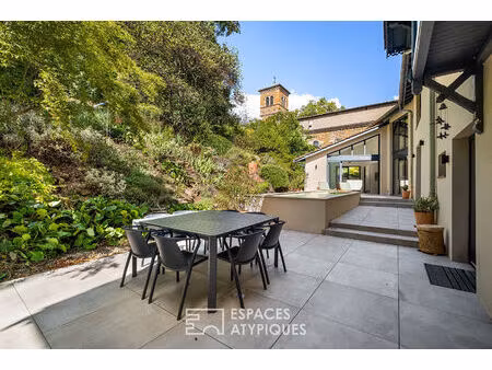 anciennes écuries rénovées par architecte avec jardin bucolique et piscine proche île-barb