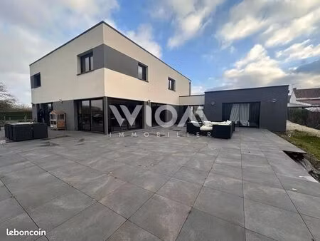 maison 9 pièces 330 m²