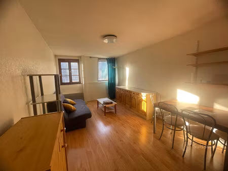 vieille ville  appartement meublé d'environ 40m2