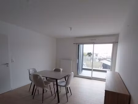 t2 meublé de 43 46 m² avec grand balcon et box ? saint-malo (quartier de l'hippodrome)