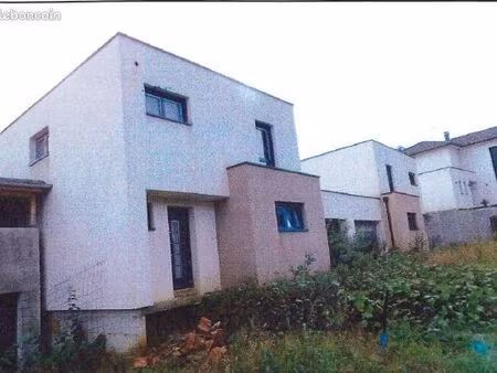 adjudication forcee immobiliere de deux maisons jumelees